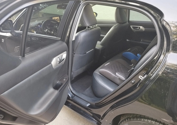 Lexus CT cena 49000 przebieg: 257000, rok produkcji 2011 z Przecław małe 137
